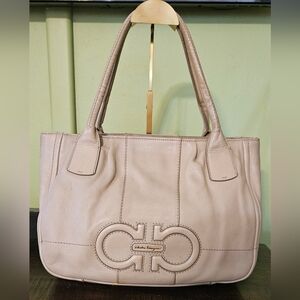 SALVATORE FERRAGAMO Soft Leather Shoulder Bag Cream Beige